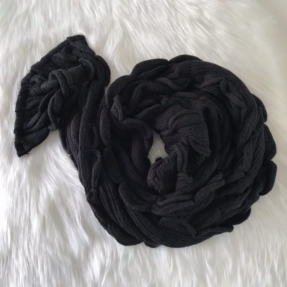 NEW NWOT Ruffle Knit Scarf - Picture 2 of 8
